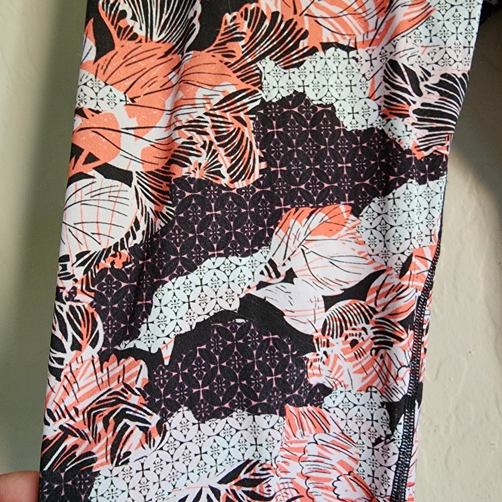 Lululemon Wunder Under Tights Size 6 Lunar New Year - Picture 4 of 10